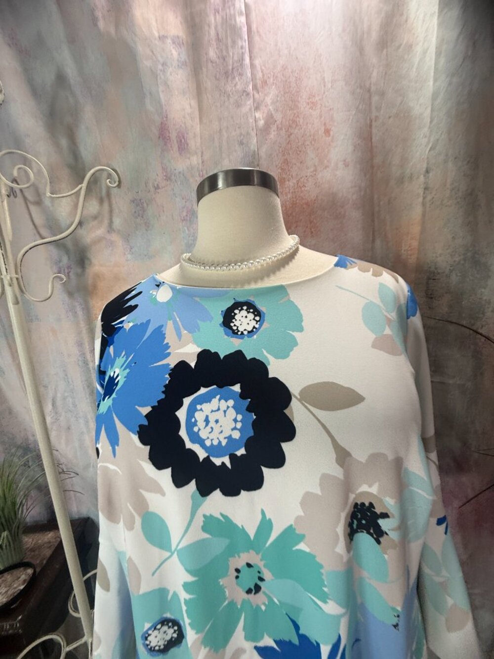 πCalvin Klein Oversized Blue & Teal Floral Pattern Dress with 3/4 Bell Sleeves - Picture 3 of 14
